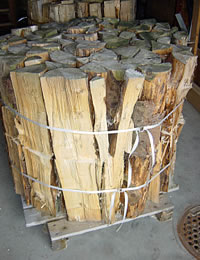 Stückholz stehend palettieren mit Einwegband